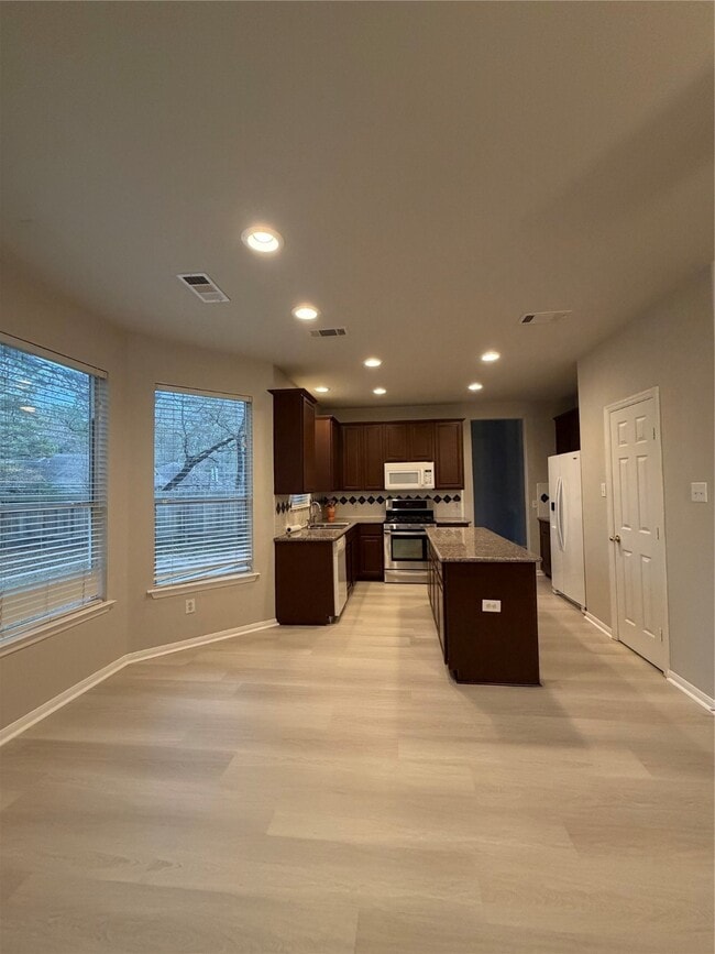 Building Photo - 2 Wintergrass Pl