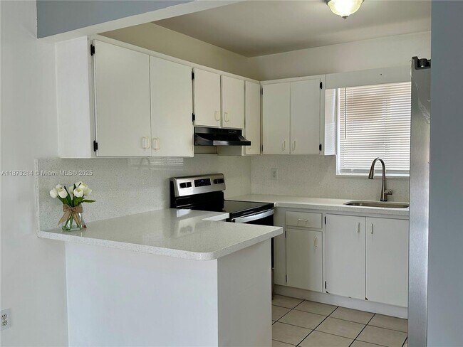 Building Photo - 3041 W 76th St