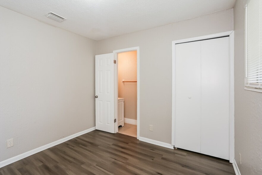 Building Photo - 6812 Hawkins Ct