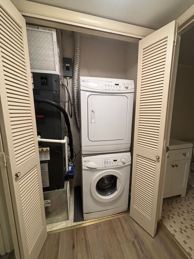 Building Photo - 5260 Crossbow Cir