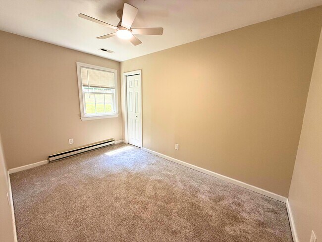 Building Photo - 37 Carriage Dr