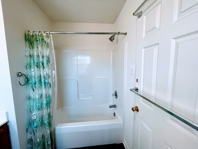 Building Photo - 6111 Silver Arrows Way