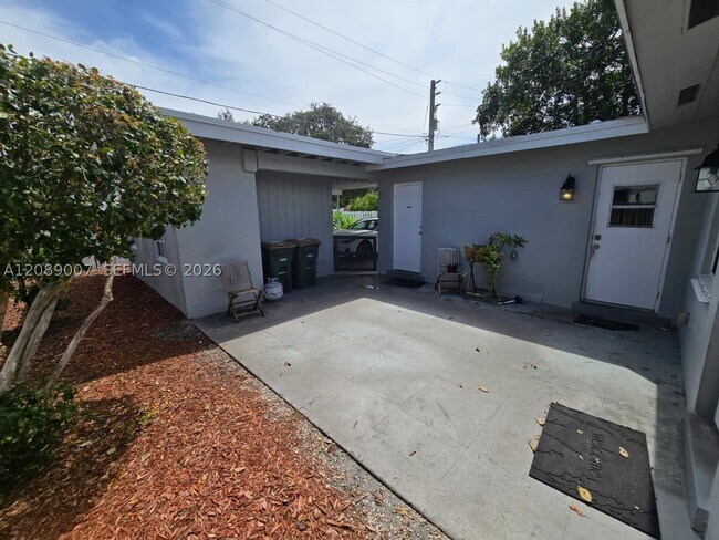 Building Photo - 2500 NE 19th Ave