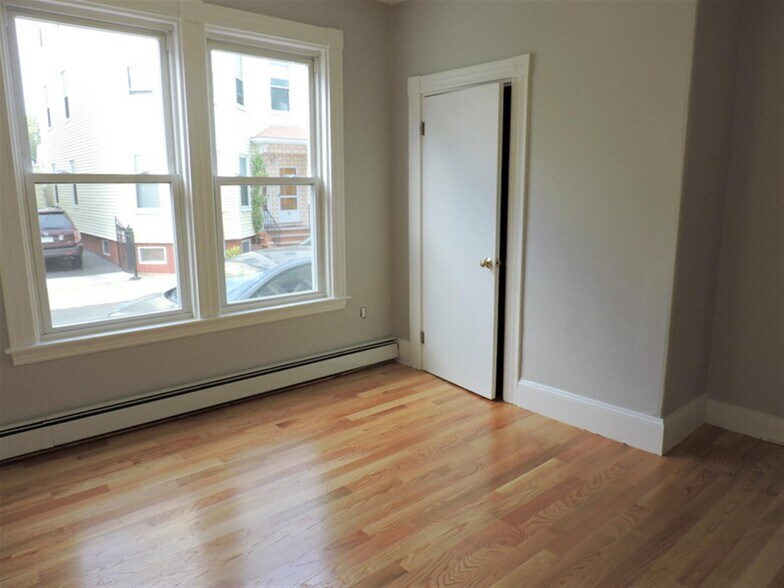 Building Photo - 27 Portsmouth St