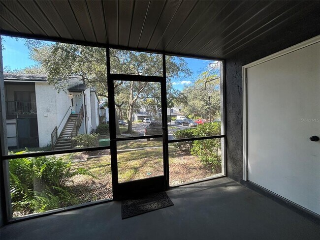 Building Photo - 220 Riverbend Dr