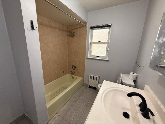 Building Photo - 152 W 30th St