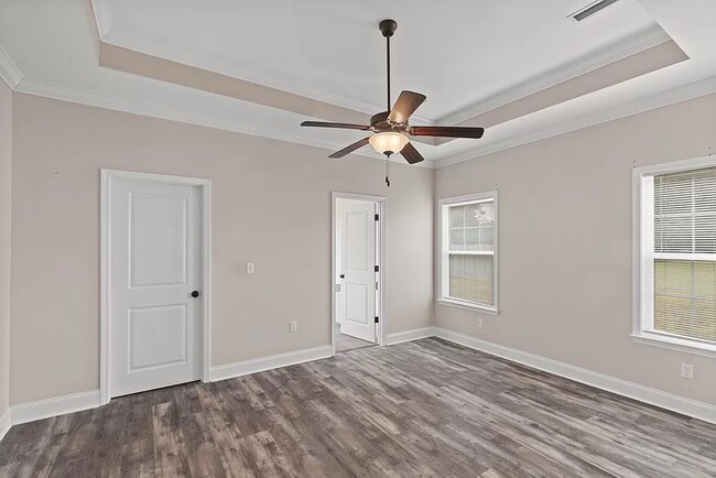 Building Photo - 118 Village Ln
