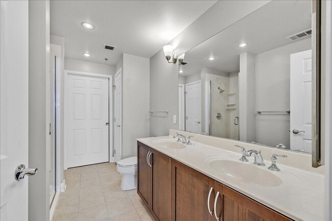 Building Photo - Luxury High-Rise Condo on Downtown Fremont Street!