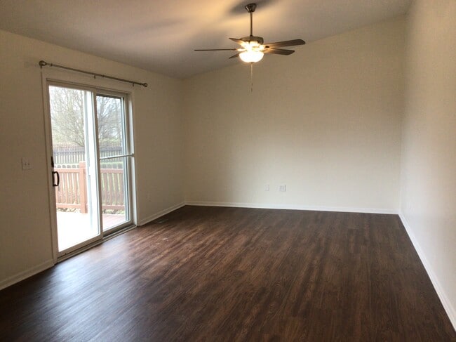 Building Photo - 726 Heartland Meadows Dr