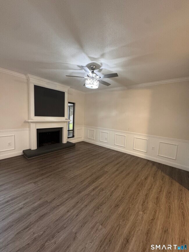 Building Photo - 41 Crocus Ln