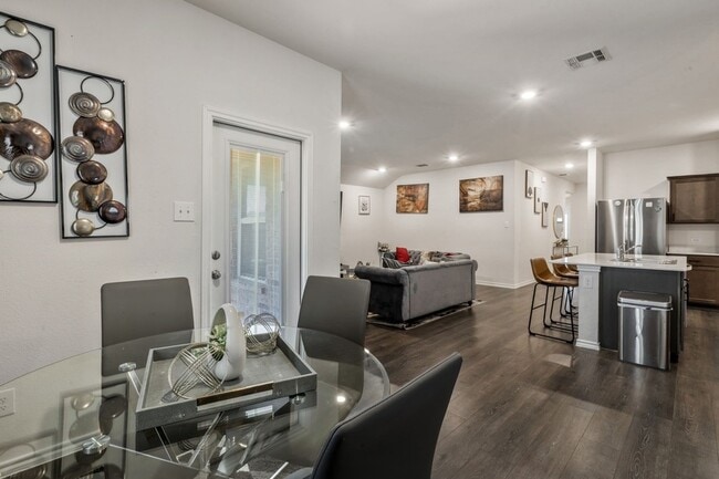 Building Photo - 15121 Ace Dr
