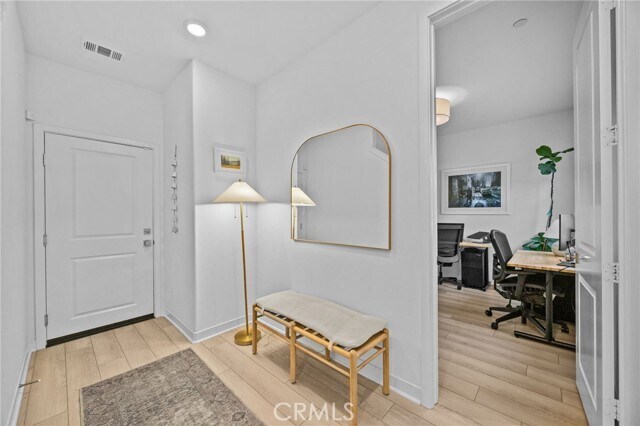 Building Photo - 323 Adela