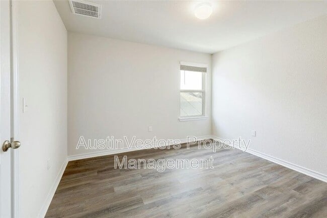 Building Photo - 15801 Crissom Ln
