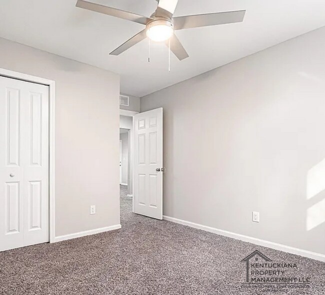 Building Photo - Renovated Spacious 2BR Apartments Near UofL & Churchill Downs!