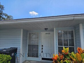 Building Photo - LOCATION LOCATION! 2/2 1234 Sq. Ft. with H...