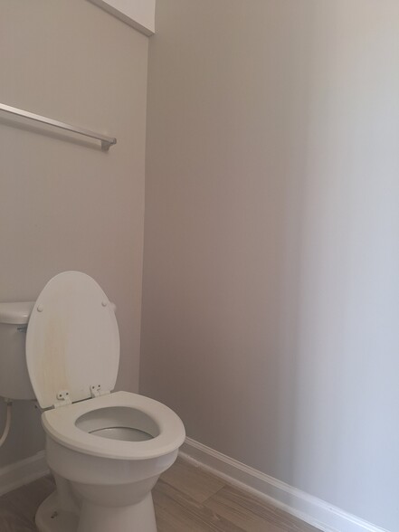 Building Photo - 5646 One Lake Way