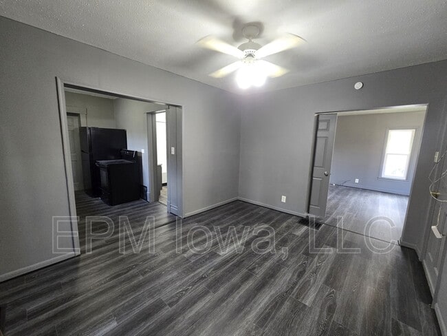 Building Photo - 709 Kern St