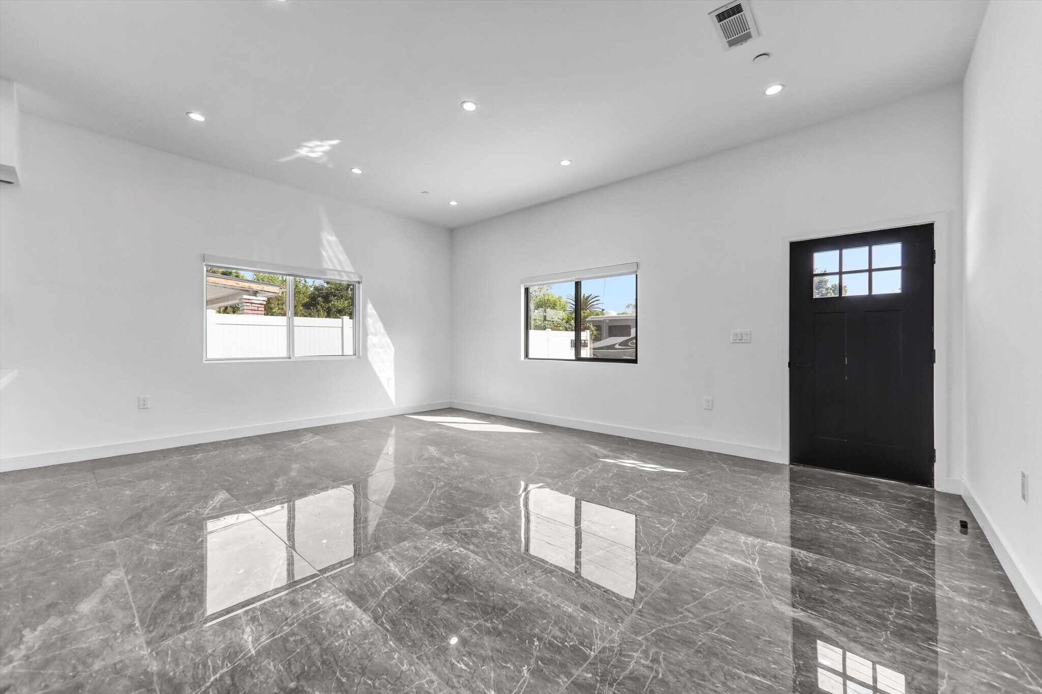 Building Photo - 6827 Ranchito Ave