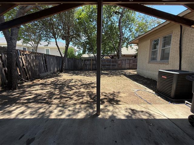 Building Photo - 2126 Mistletoe Ave