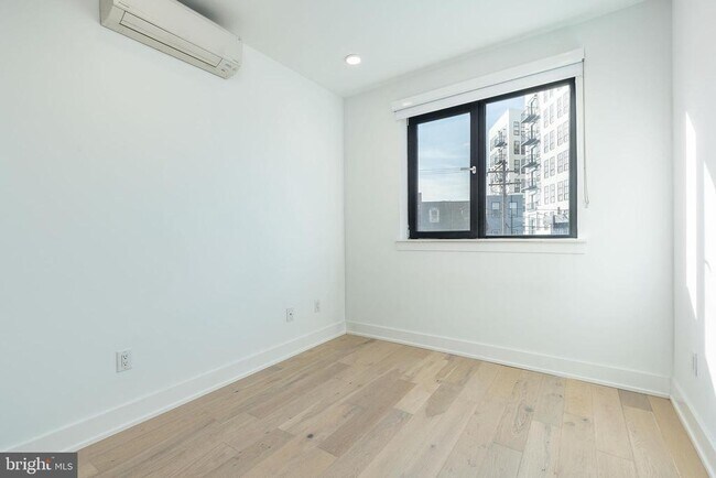 Building Photo - 965 Frankford Ave