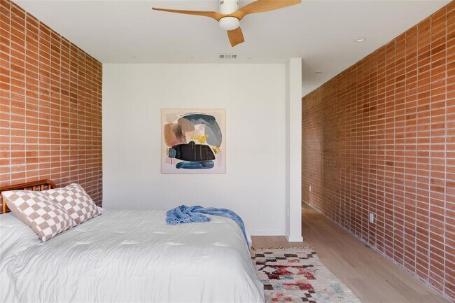 Building Photo - 2112 Lawnmont Ave