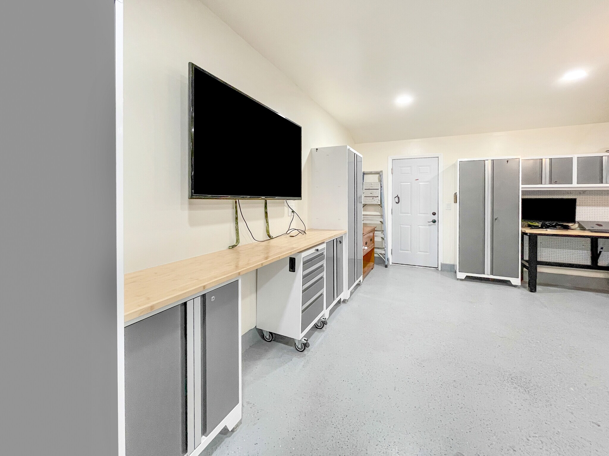 Building Photo - 2611 Willow Ct