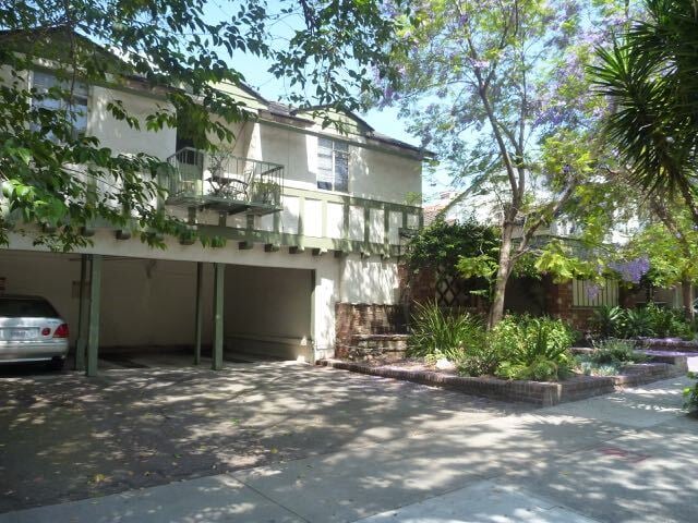 Primary Photo - 1227 1/2 N Sweetzer Ave