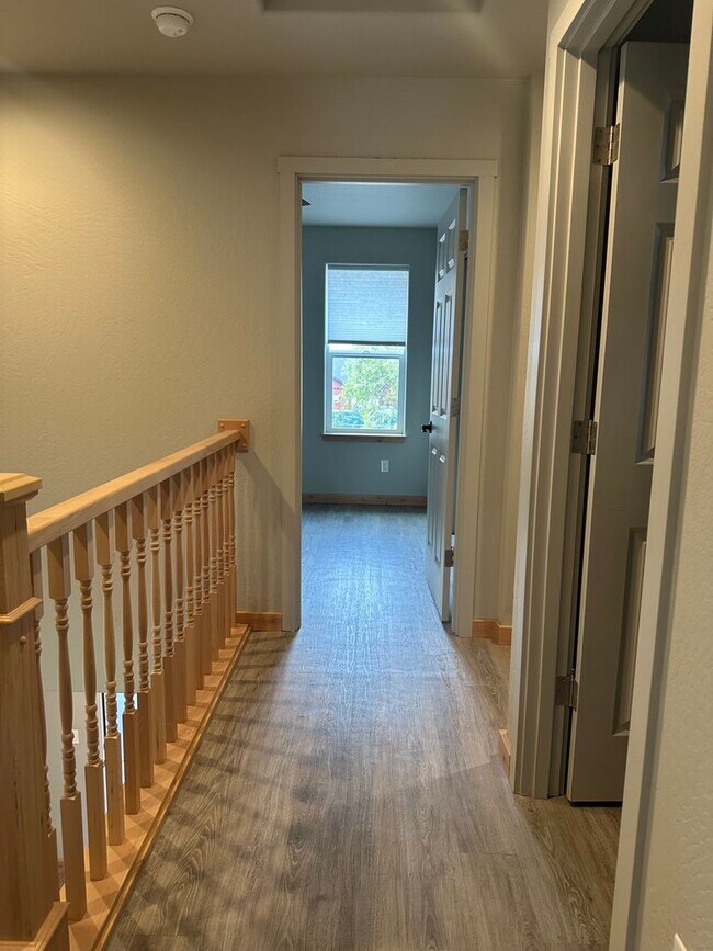 Building Photo - Beautiful 3BR/2BA Two-Story Home with Gara...