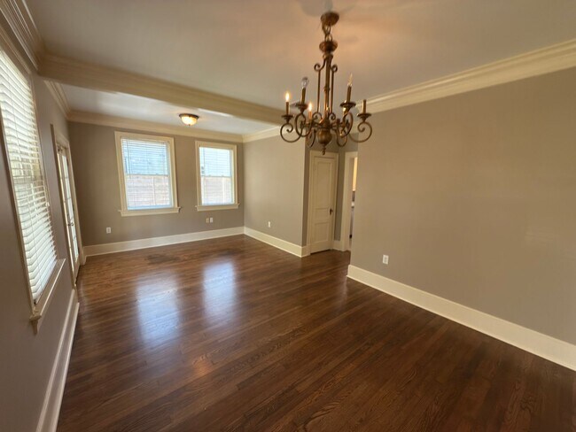 Building Photo - 3 Bed, 2 Bath Home in Southdowns - Fenced ...