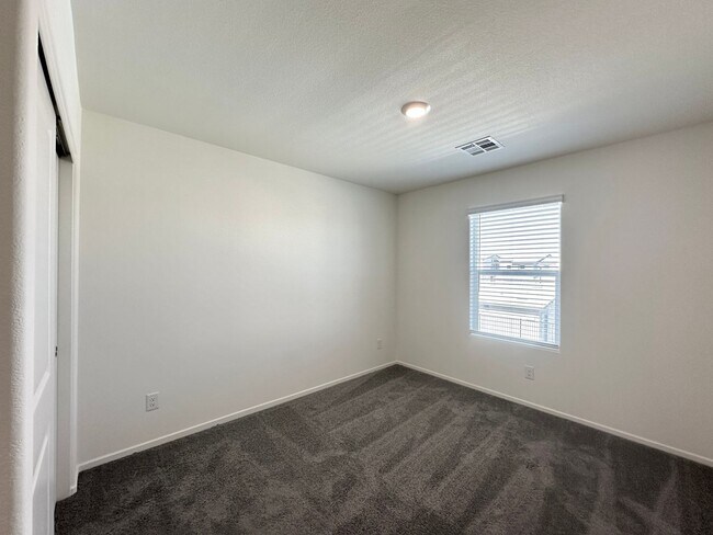 Building Photo - Decatur & Serene