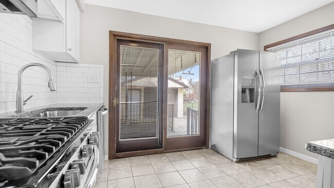 Building Photo - 2162 Champaign Rd