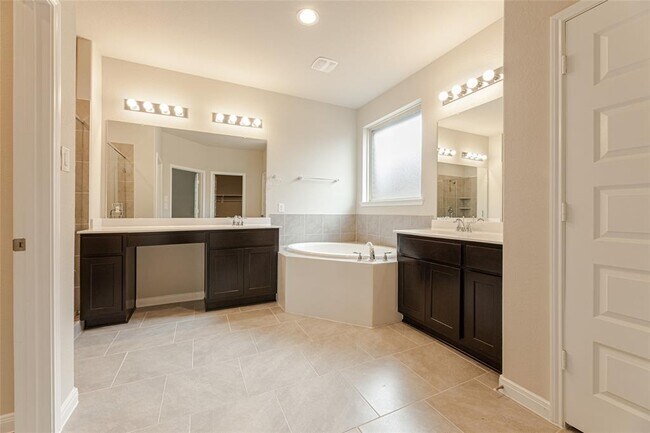 Building Photo - 503 Spring Flower Ct