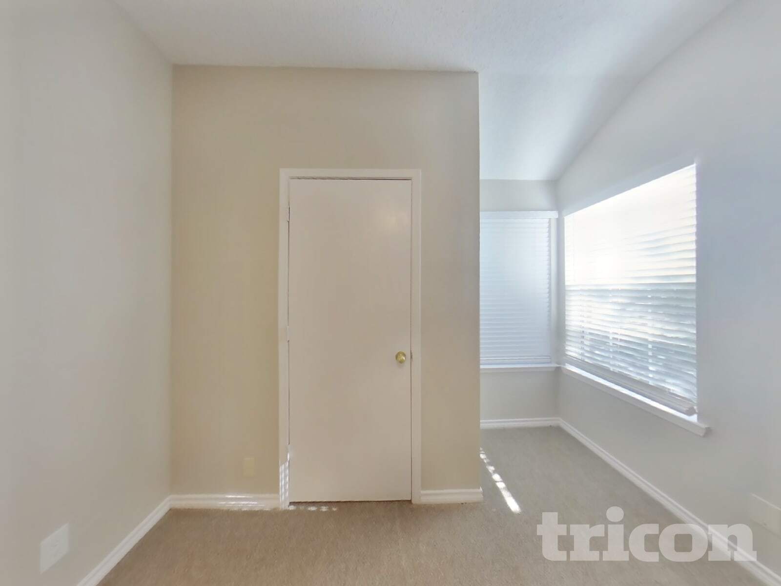 Building Photo - 305 Meandering Way