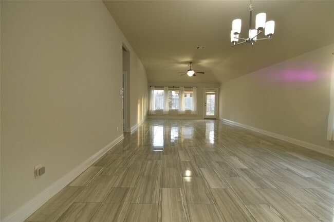 Building Photo - 16643 Highland Country Dr