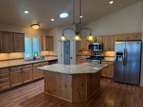 Building Photo - Beautiful patio home with 2 car garage, central air, fenced yard and covered patio