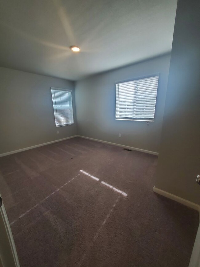 Building Photo - Beautiful and Spacious 3BR House in Freder...