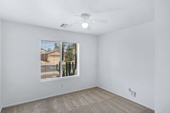 Building Photo - Beautiful Large 3 Bedroom home in Parkwood...