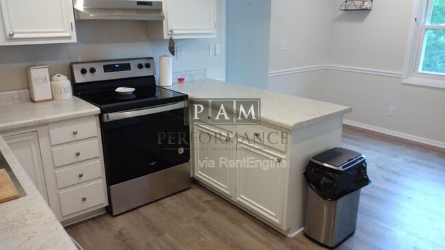 Building Photo - 13350 W Bluemound Rd