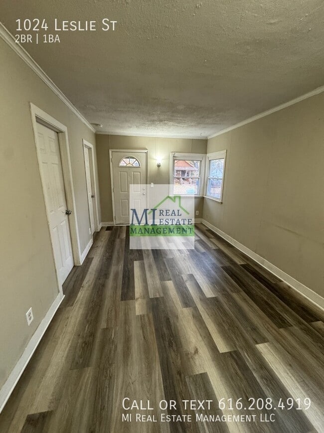 Building Photo - 1024 Leslie St