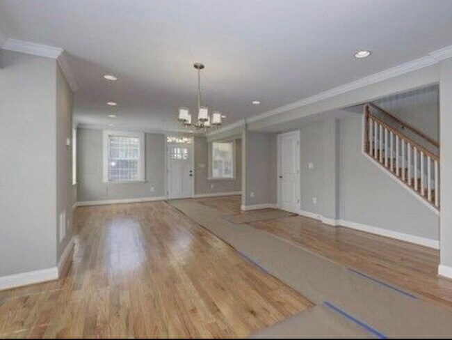 Main Level Open Concept - 5108 Bass Pl SE