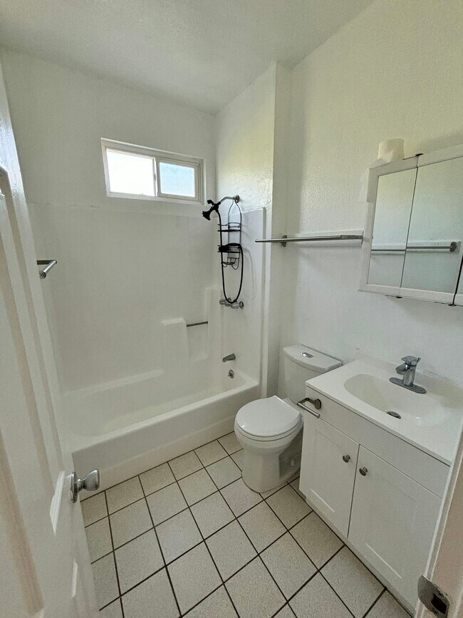 Building Photo - 13423 Olive Dr