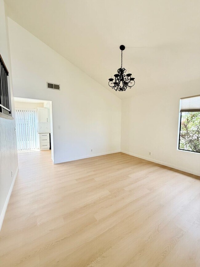 Building Photo - 3Bed/3Bath House Plus Office in South Torr...