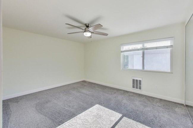 Building Photo - 1662 Hollenbeck Ave