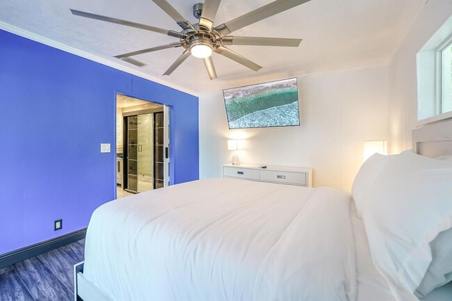 Building Photo - 2531 NE 47th St