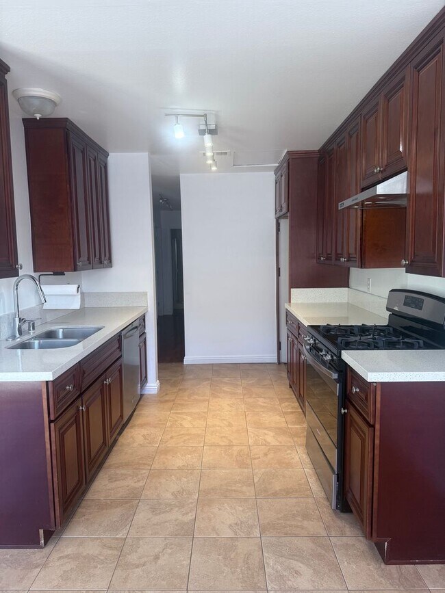 Building Photo - MOVE-IN SPECIAL FOR JULY - 3 Br 2 ba with ...