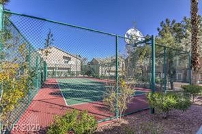 Building Photo - Nice Summerlin Condo in Gated Community