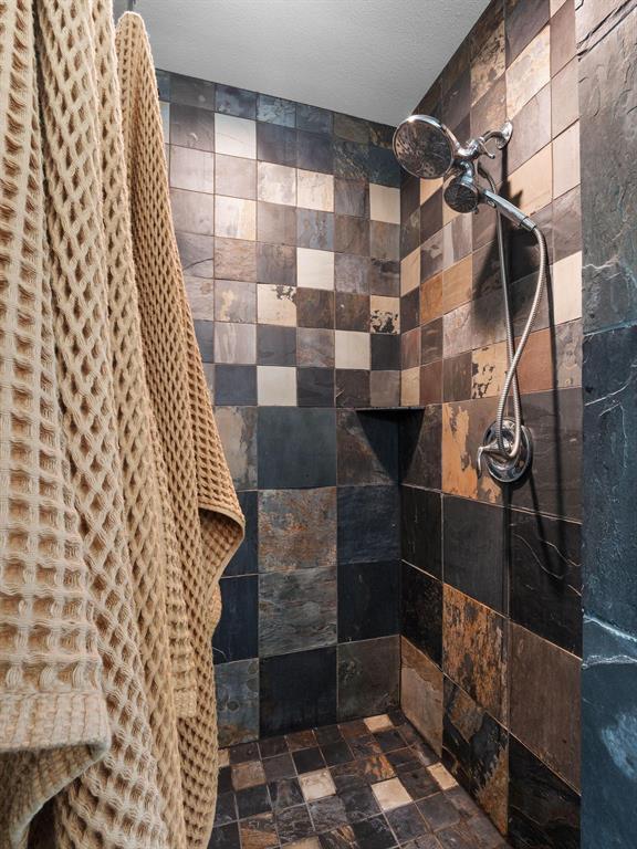 Building Photo - 10103 Twin Lake Loop