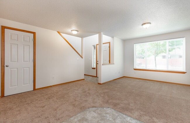Building Photo - 2356 E 3rd St