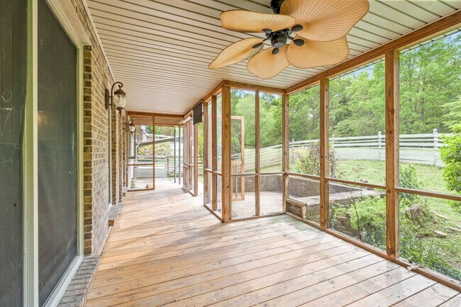 Building Photo - 108 Rolling Meadow Dr