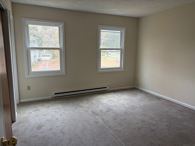 Building Photo - 20 Maple Ave